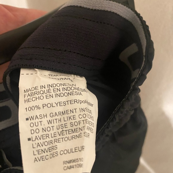 Mens black Under Armour shorts. Excellent condition, smoke free home. - Picture 4 of 4